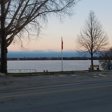 Lac du Bonnet The Lakeview Inn מראה חיצוני תמונה