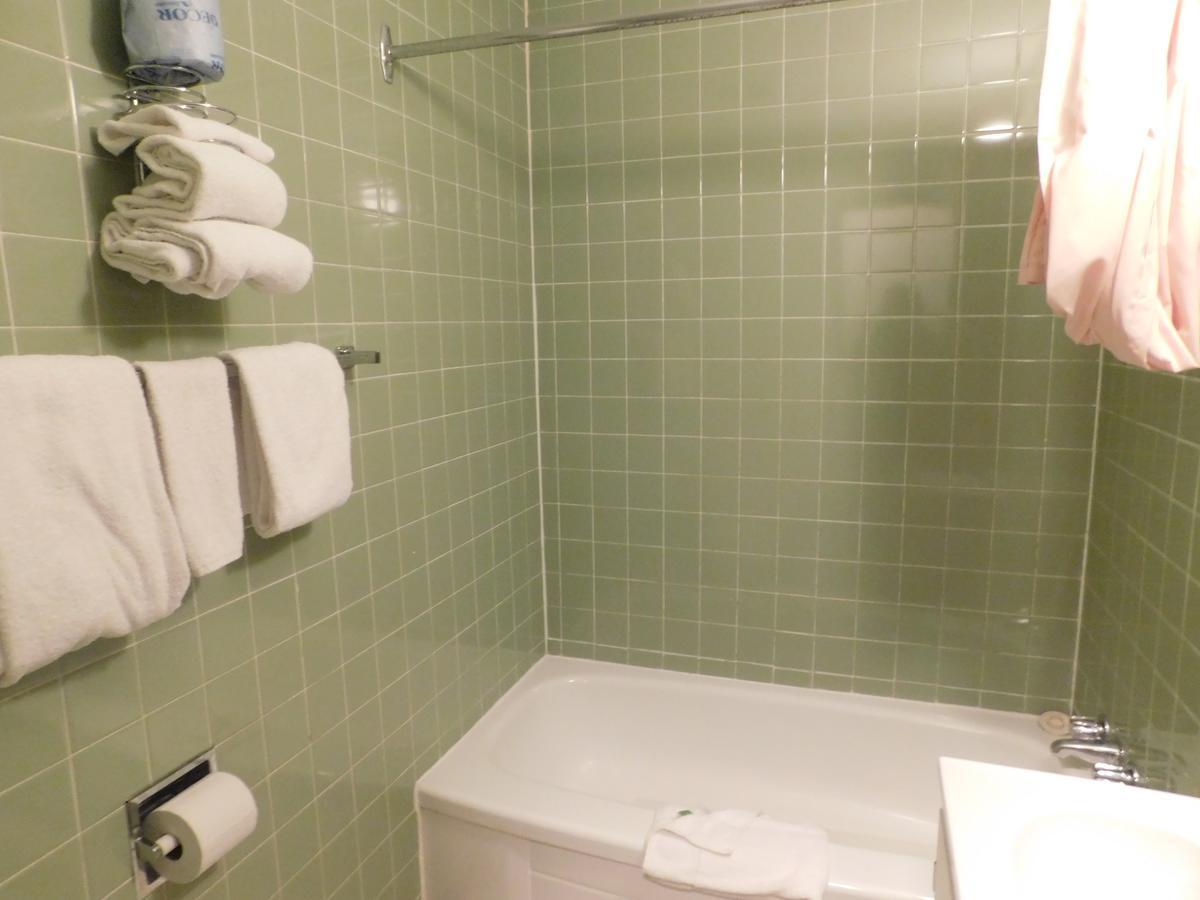 Lac du Bonnet The Lakeview Inn מראה חיצוני תמונה