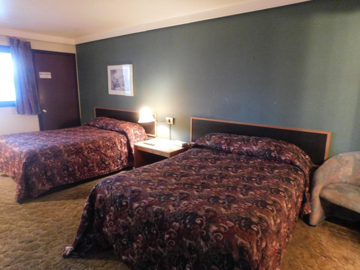 Lac du Bonnet The Lakeview Inn מראה חיצוני תמונה