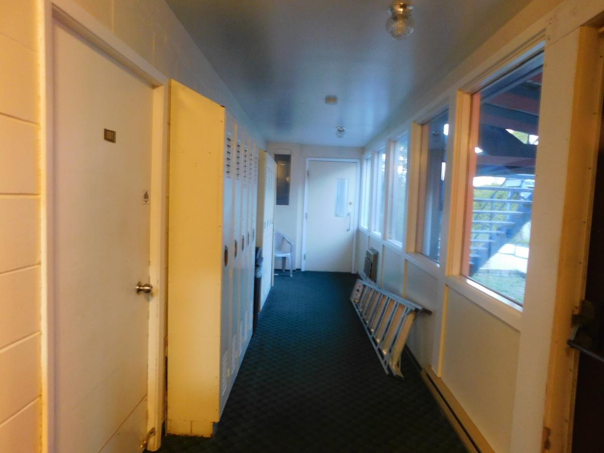 Lac du Bonnet The Lakeview Inn מראה חיצוני תמונה
