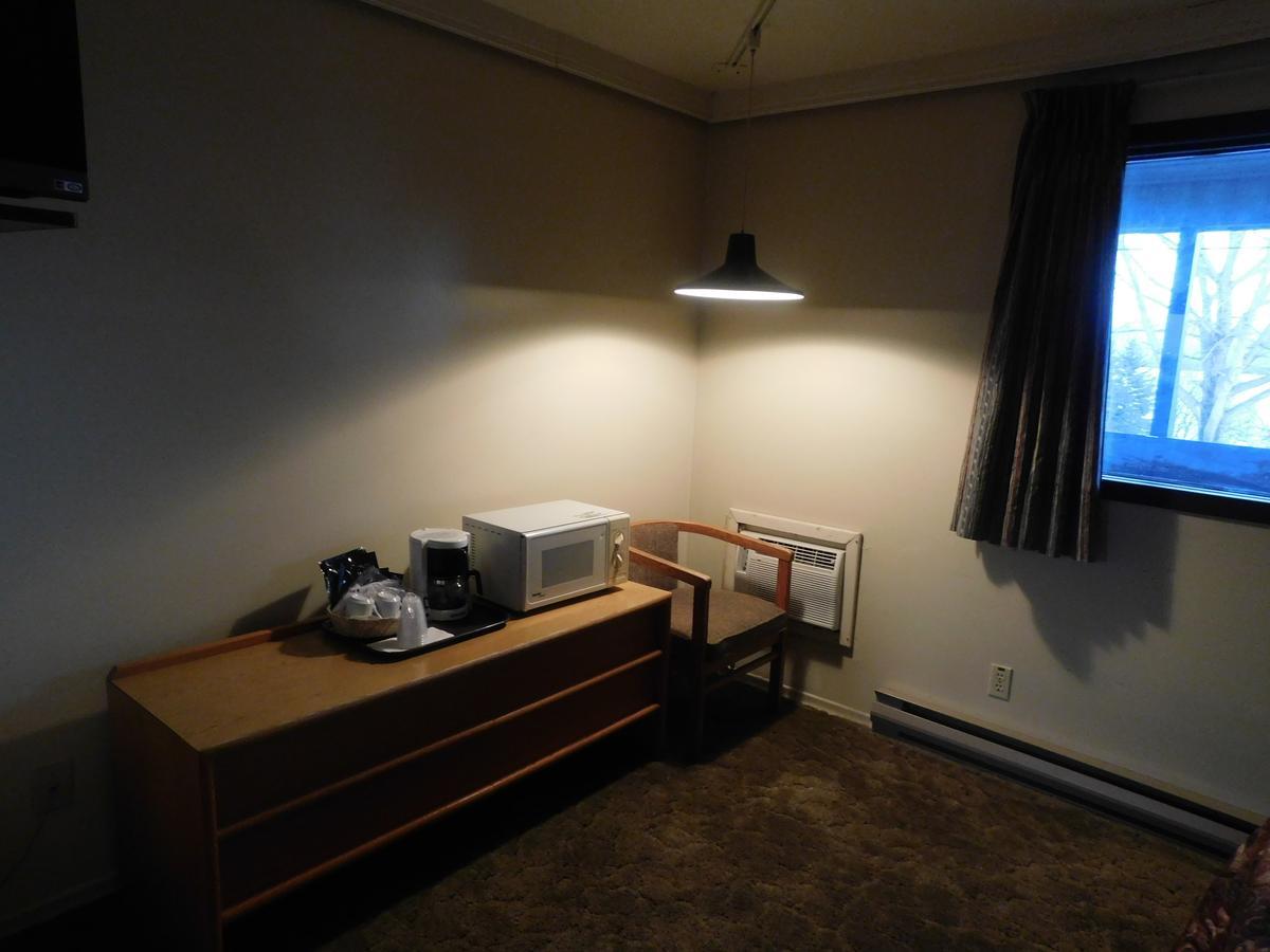Lac du Bonnet The Lakeview Inn מראה חיצוני תמונה