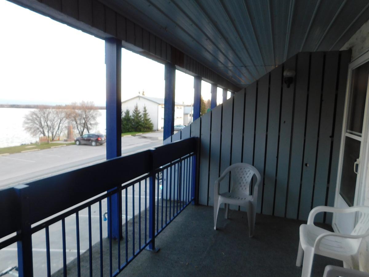 Lac du Bonnet The Lakeview Inn מראה חיצוני תמונה