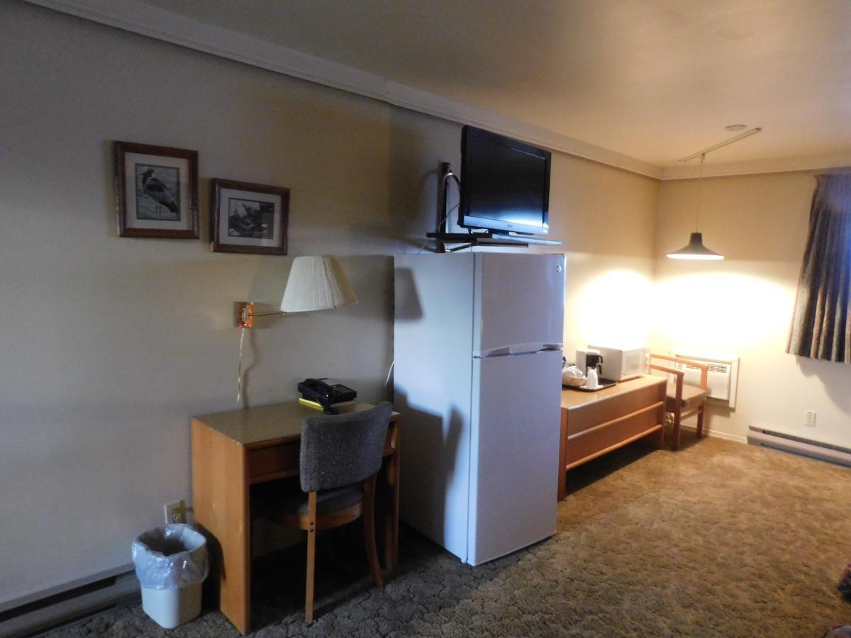 Lac du Bonnet The Lakeview Inn מראה חיצוני תמונה
